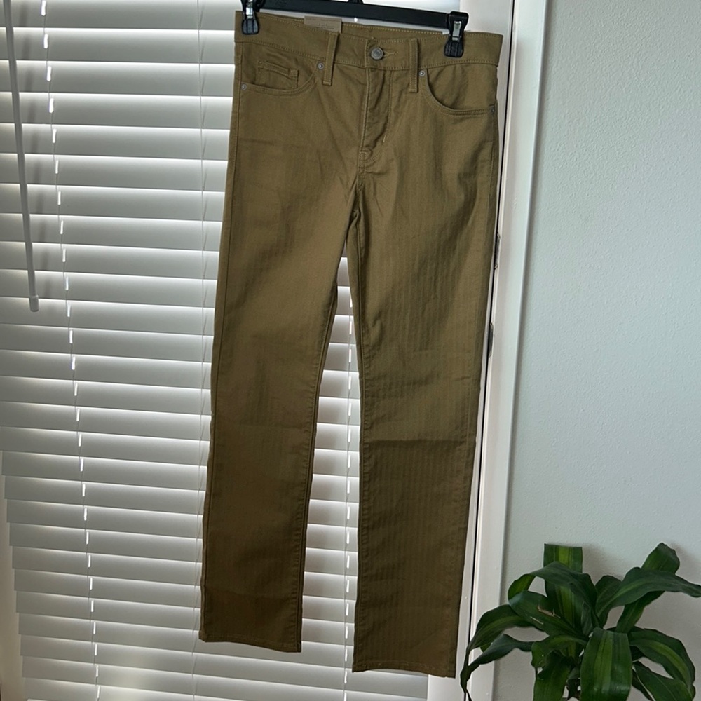 NWT Levi’s Pants 314 Shaping Shape Slim Fit size 26x30